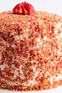 Strawberry Crunch Cake (Easy Recipe) Photo